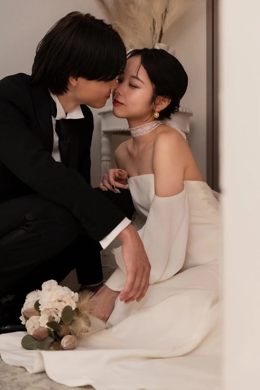 親密な雰囲気のウェディングポートレート