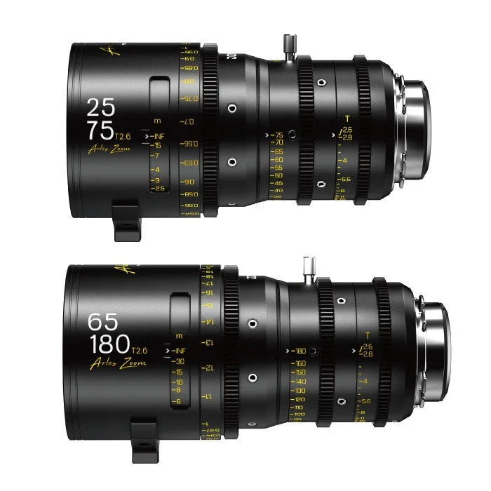焦点距離25-75mmと65-180mmの2本のシネマズームレンズが並んで写っています。
