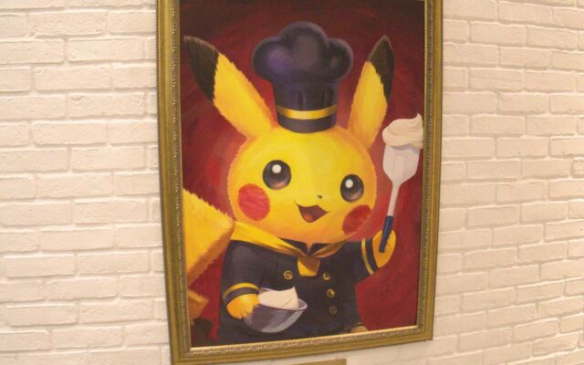 金属のキャンバスでピカチュウたちが立体に。GAAATが「ポケモンカフェ TOKYO」リニューアルの店内アートワークを制作