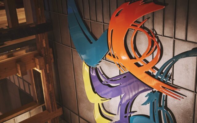 【voco大阪セントラル】歴史とモダンが交差する吹き抜け空間がアートギャラリーに。「ディファレント京町堀アートフェア」に初参画
