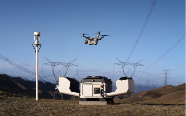 DJI、25秒のバッテリー自動交換に対応したドローンドックDJI Dock 4を発表。常時対応可能な空からの支援を実現