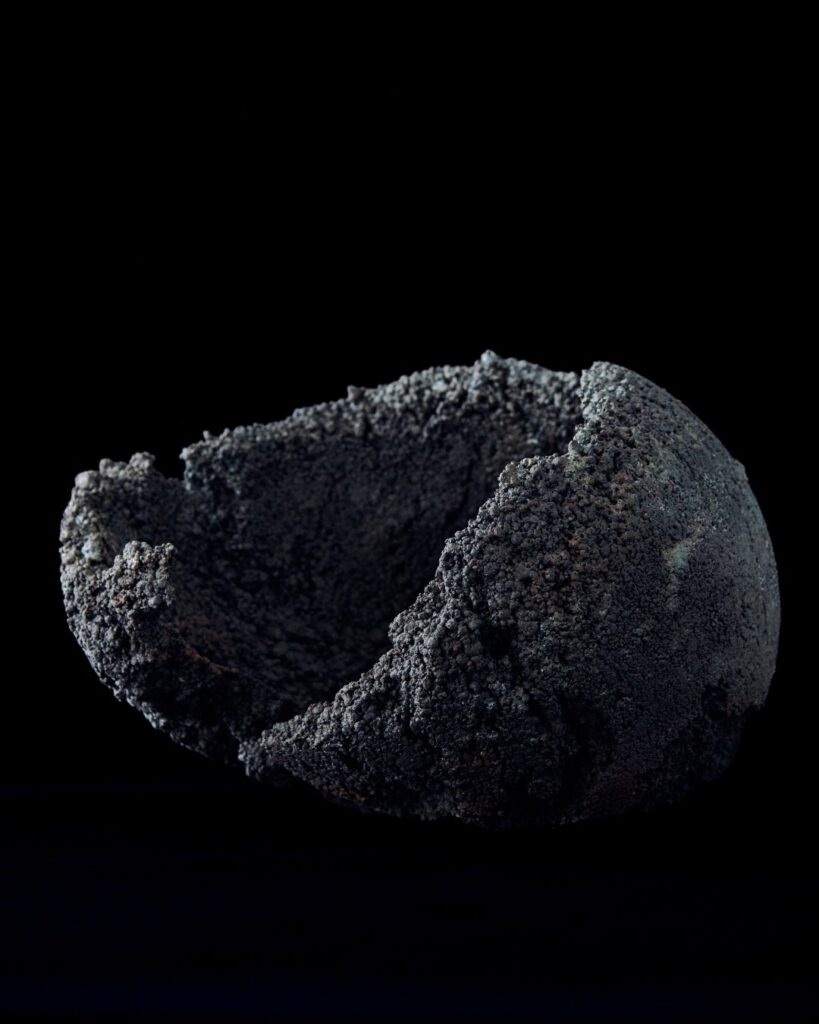 陶芸家 白石 陽一による新作オブジェ作品を中心とした個展 「模倣 ‘Imitation’」を10月30日(金)よりESCAPERS AN OTHER WORLD (表参道) にて開催。